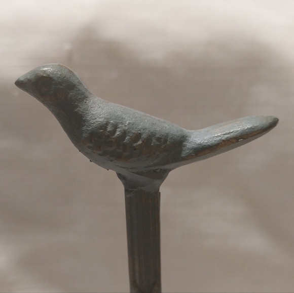 Anthropologie Green Patina Metal Jewelry Earring Stand with Bird & Baroque Base - Picture 3 of 6